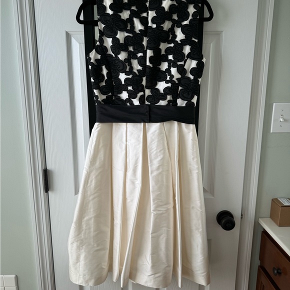 Classic Black and White Sara Campbell dress Size 4 - Picture 5 of 6